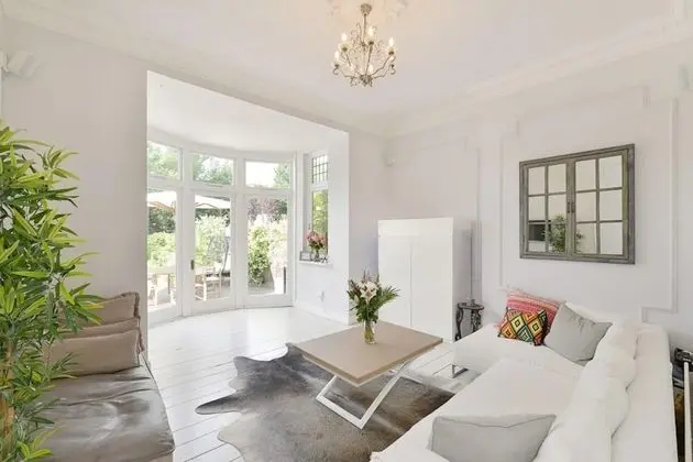 The Brent Studio - Charming 2bdr Flat With Parking and Garden