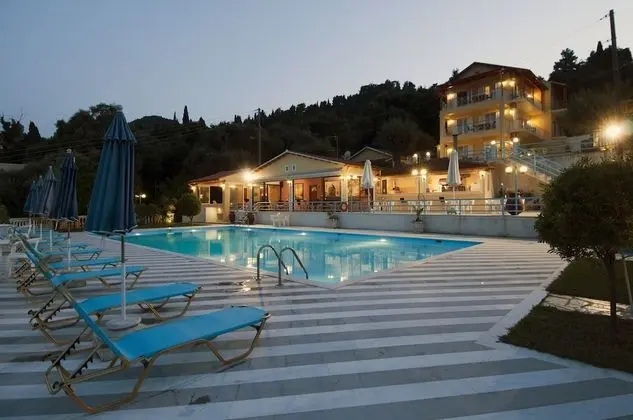 Brentanos Apartments ~ A ~ View of Paradise - Havuz