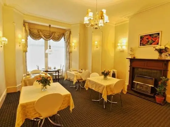 Brentwood Villa Bed and Breakfast - Yerinde Yemek
