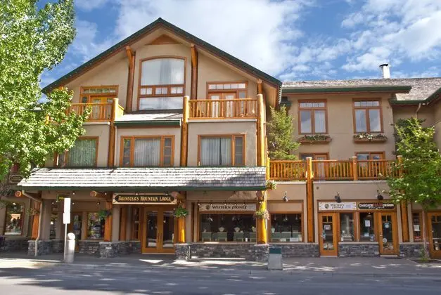 Brewster's  Mountain Lodge