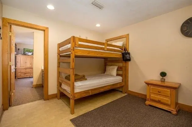 Briarstone Lodge Condo 13E - Three Bedroom Condo - Oda