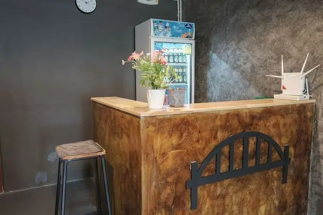 The Bridge Hostel - Lobi