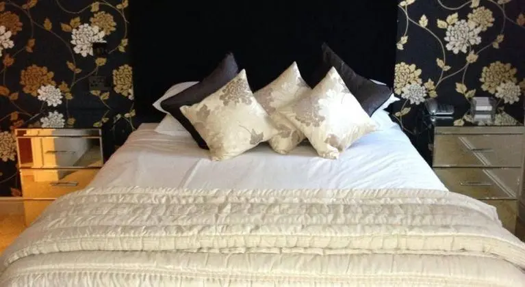 The Bridge Hotel & Restaurant