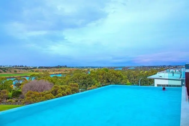 Bridgeport Hotel - Havuz