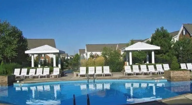 BridgeStreet at Pines at Tuttle Crossing - Havuz