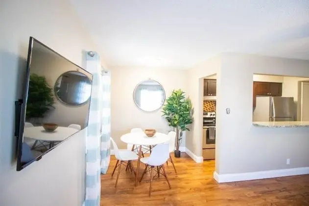 Brief Homes - The Victor 1 Bedroom Apartment #5 - Mutfak