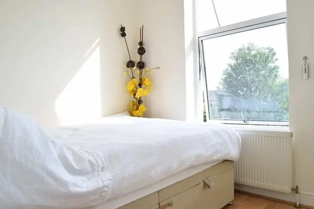 Bright 1 Bed Flat in West Hampstead With Balcony