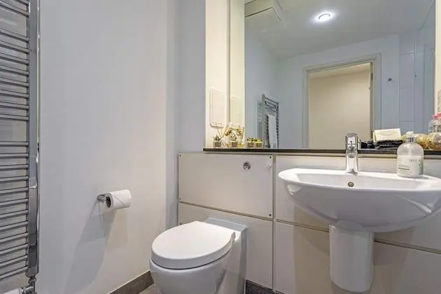 Bright 1 Bedroom Apartment Near London Bridge With Balcony - Banyo Tipleri