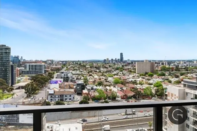 Bright 1 Bedroom Apartment in St Kilda