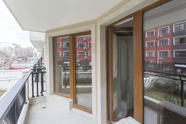 Bright 1bdr Apartment Near Center - Free Parking