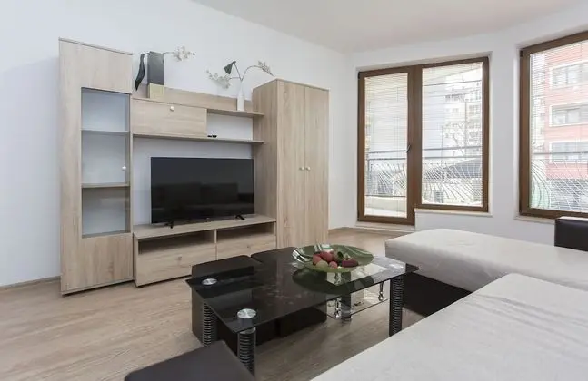Bright 1bdr Apartment Near Center - Free Parking - İç Mekan