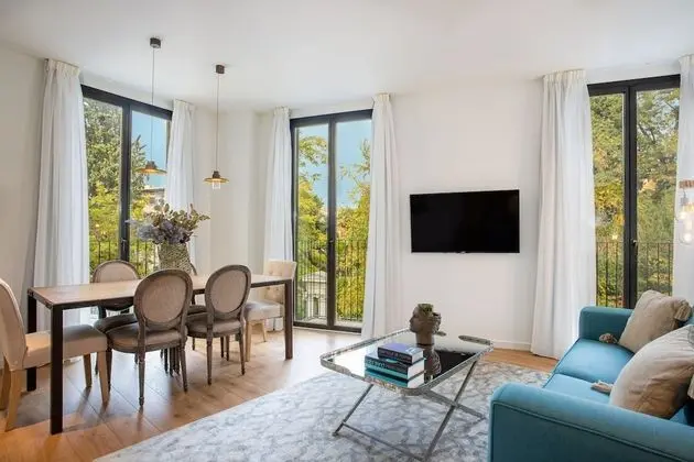 Bright 2 Bd Apartment in Prime Location. Trinidad II