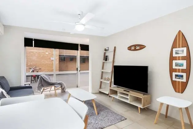 Bright 2 Bedroom Apartment in Burleigh Beach - İç Mekan