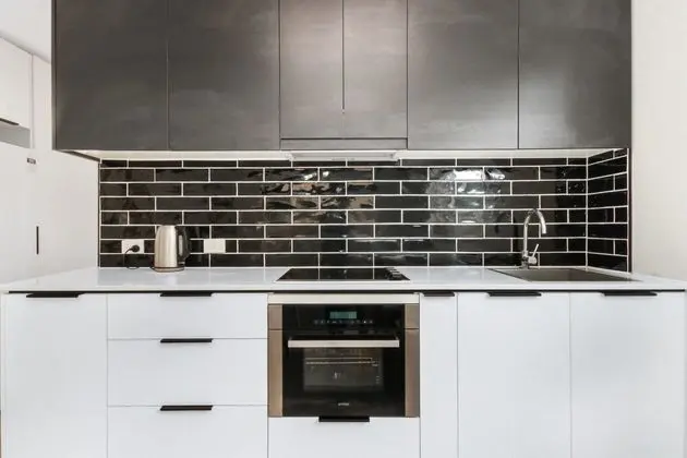 Bright 2 Bedroom Apartment in Burleigh Beach - Mutfak