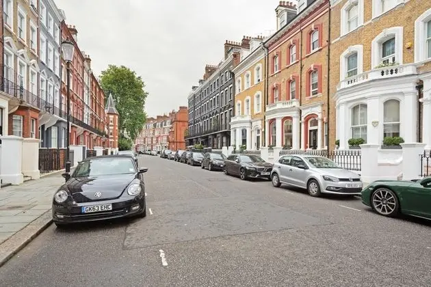 Bright 2 Bedroom Apartment in South Kensington