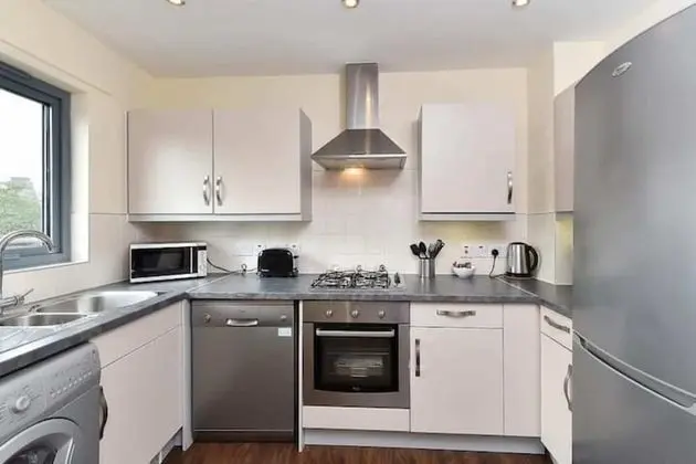 Bright 2 Bedroom Flat in Lambeth With Balcony - Mutfak
