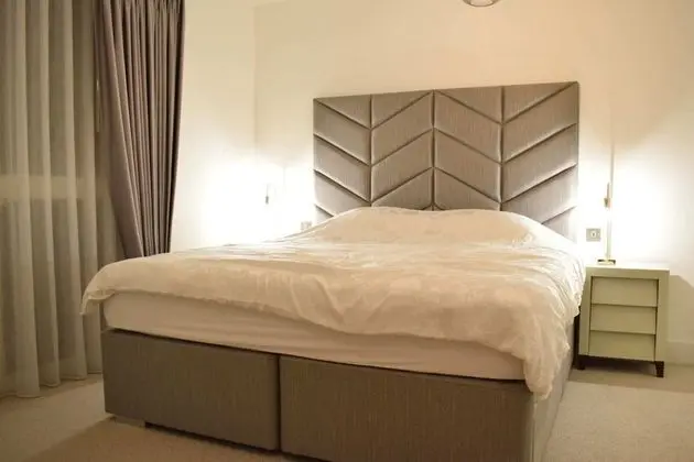 Bright 2 Bedroom Flat in Park Royal