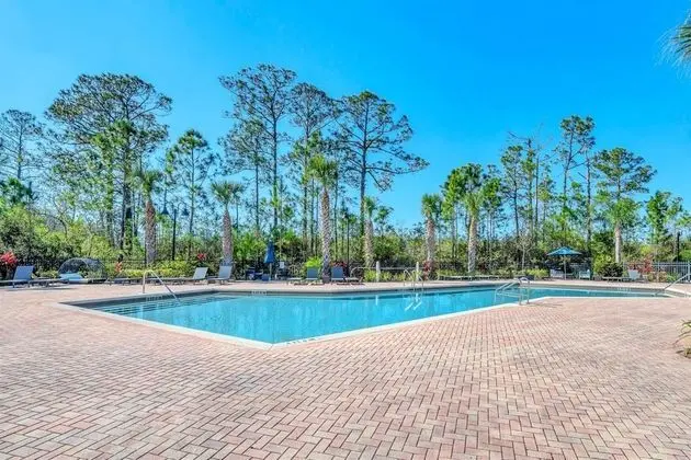 Bright 2BR Condo With Pool Hot Tub Close to Disney