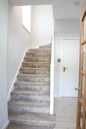 Bright 4 Bed Family Home by the Canal - İç Mekan