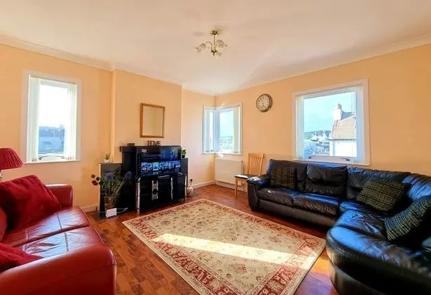 Bright 4 Bed Family Home by the Canal - Oda Düzeni