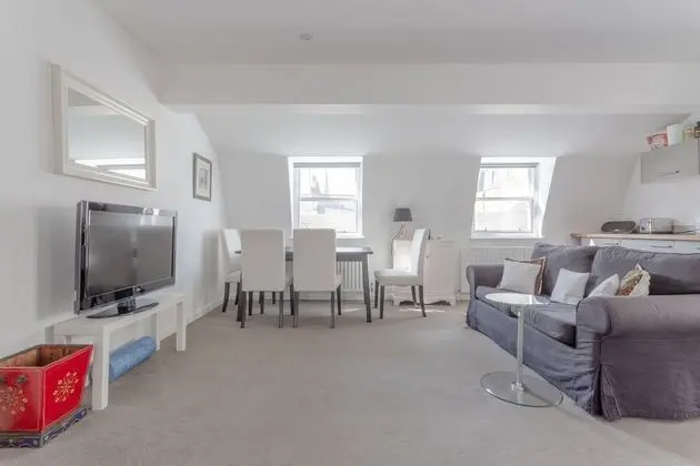 Bright & Airy 1 Bedroom Apartment in Central London - Oda Düzeni
