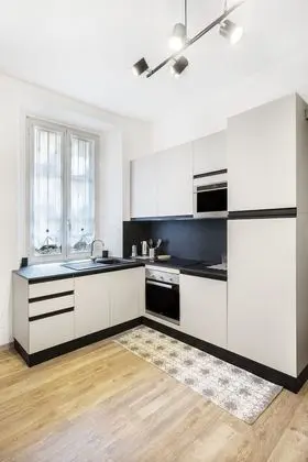 Bright Apartment in De Angeli near Subway - Mutfak