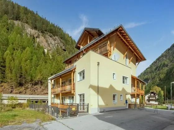 Bright Apartment Near Sölden With Ski Storage