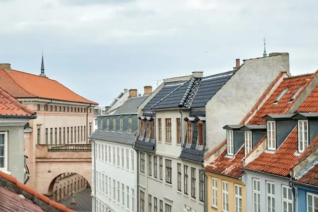 Bright Apartment Next to Tivoli Heart of CPH