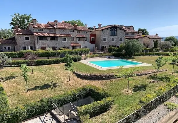 Bright Apt With Terrace and Shared Pool