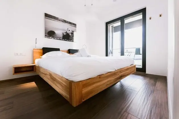 Bright Chic 1BR Apt w Balc & Prkg - Oda
