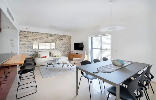 Bright and Clean Rothchild Quarter