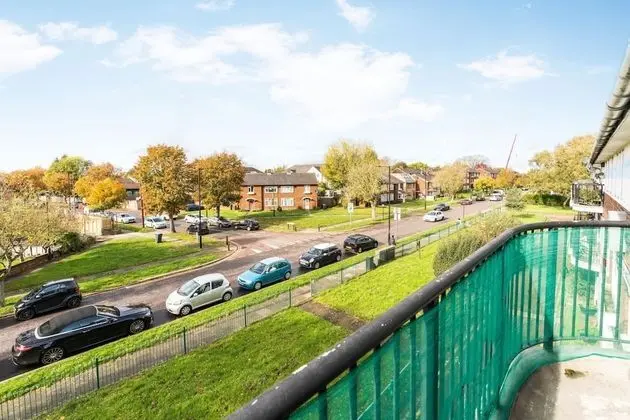 Bright and Comfortable 2 Bedroom Flat Oakwood