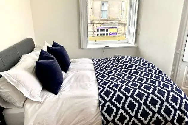 Bright and Cosy 2 Bedroom Flat in Trendy Leith