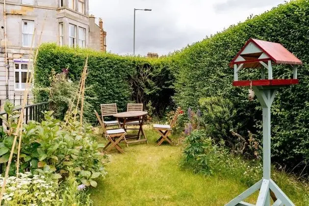 Bright and Cosy 2 Bedroom Flat in Trendy Leith