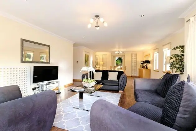 Bright Cults Home Near to the River Dee - İç Mekan