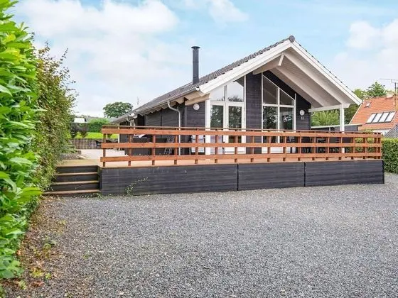 Bright Family Cottage by Kelstrup Beach