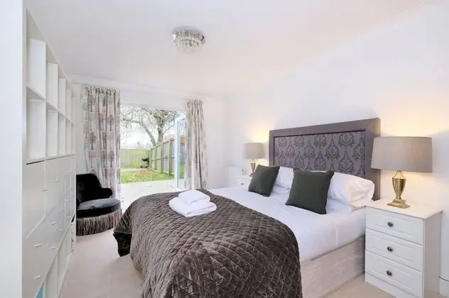 Bright Family Townhouse With Stunning Views Over Royal Deeside