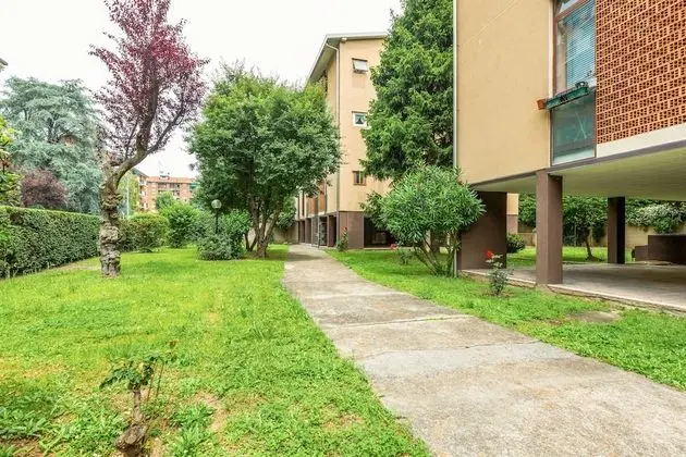 Bright Flat With Shared Garden