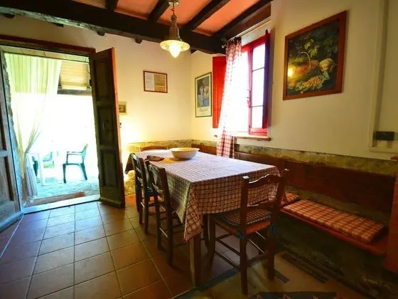 Bright Holiday Home in San Marcello with Pool near Meadows - Yerinde Yemek