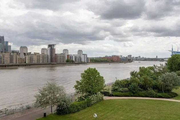 Bright, Modern One-bed With Stunning View of Thames - Genel