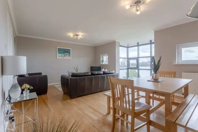 Bright, Modern One-bed With Stunning View of Thames - Oda Düzeni