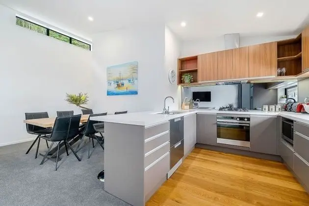 Bright, Modern, Plush - Brand New Townhouse - Mutfak
