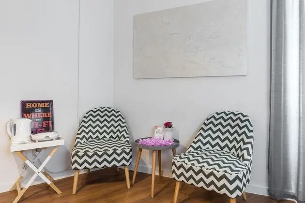 Bright & Modern on Top Location