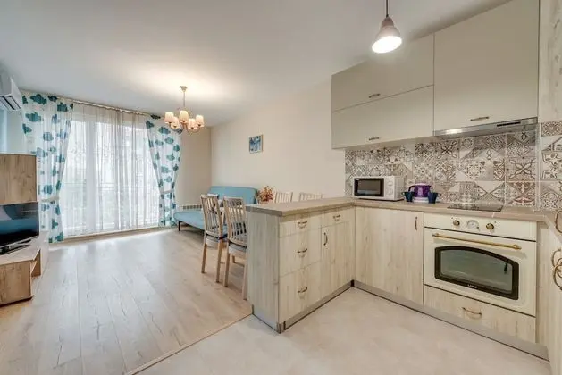Bright and Newly Refurbished Apartment Near Center