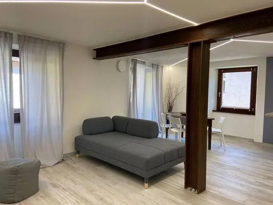 Bright Newly Renovated Apartment