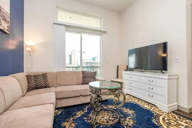 Bright Parisian Penthouse Suite Downtown Houston - Oda