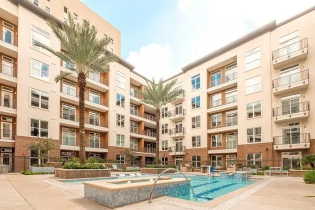 Bright Parisian Penthouse Suite Downtown Houston - Oda
