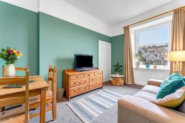 Bright & Quiet Edinburgh Home with Parking - Oda Düzeni