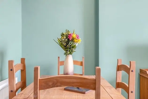 Bright & Quiet Edinburgh Home with Parking - Yerinde Yemek
