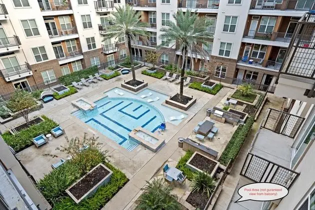 Bright Recently Upgraded 2BR Apartment